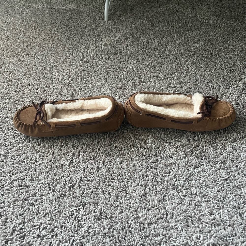 UGG Brown Slippers with Cream Lining - Picture 3 of 4